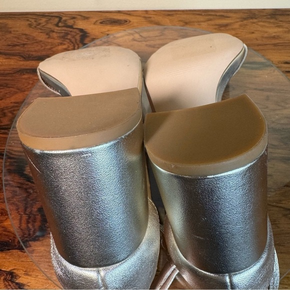 Nordstrom gold metallic Sandals - size 9 - Picture 15 of 16